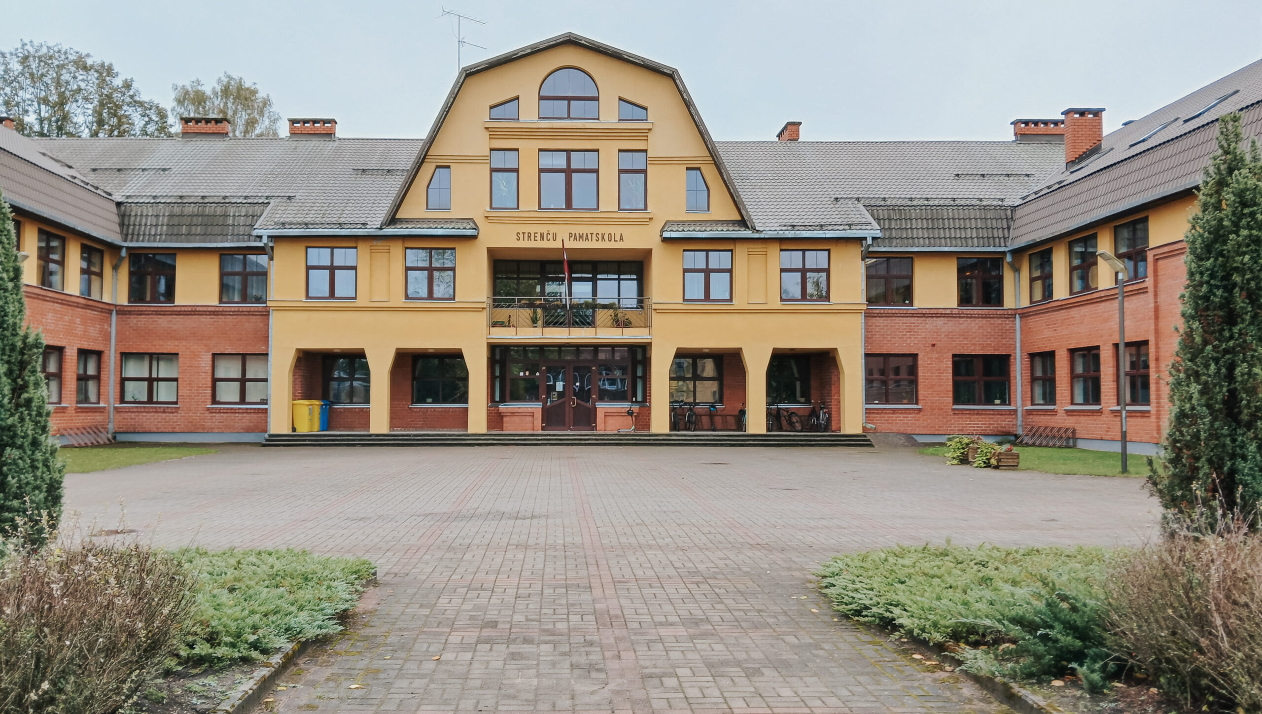 Strenču pamatskola