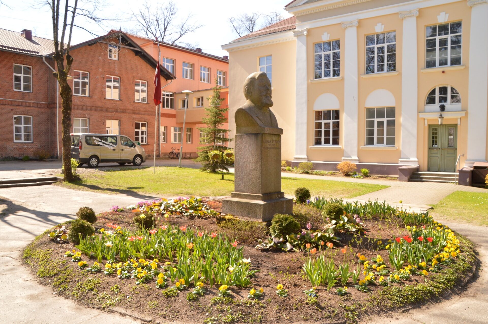 Valmieras Gaujas krasta vidusskola – attīstības centrs