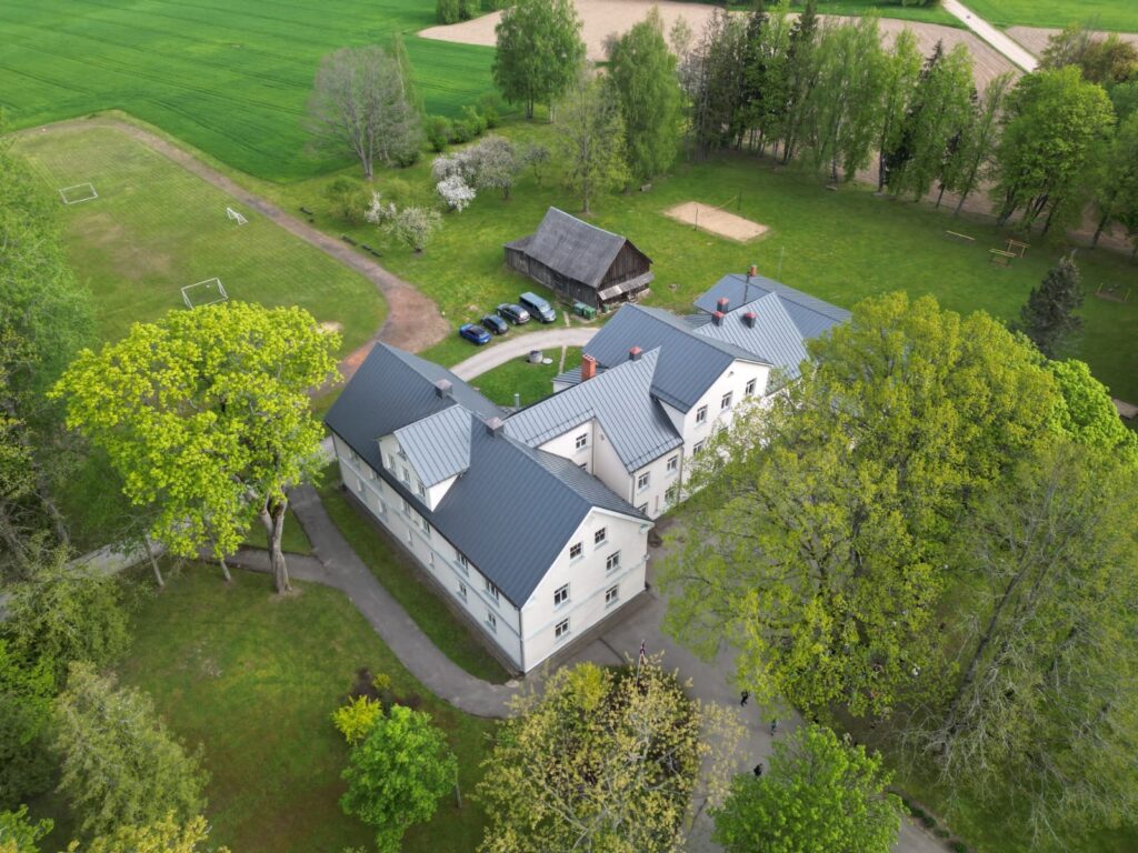 Dikļu pamatskola, mūsdienas, skats no augšas